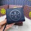 Tory Burch Charlie Mini Bi-fold Leather Wallet / Tory Wallet พร้อมส่ง กระเป๋าสตางค์ใบสั้น รุ่นใหม่ขายดี หรูหราทุกสี ดีไซน์คลาสสิค ขนาดกำลังพอเหมาะ โดดเด่นด้วยโลโก้