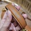 M.C.M TRACY TOP HANDLE คอลเลคชั่นใหม่ล่าสุด กระเป๋าถือ/สะพายข้าง ดีไซน์เรียบหรู คงเอกลักษณ์ ให้ความเป็นผู้ดีในตัว วัสดุหนังแคนวาสคุณภาพดีสลับหนังแท้ สวยงาม เปิด-ปิดด้วยตัวกดล็อค ภายในโล่งกว้างใส่ของได้พอประมาณ ทรงกระเป๋าโดดเด่นไม่เหมือนใคร พร้อมหูจั