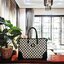 CELINE LARGE TOTE BAG VIP GIFT WITH PURCHASE (GWP) กระเป๋าพรีเมี่ยมกิ๊ฟ Limited จาก CELINE HAUTE PARFUME DUTYFREE COUNTER วัสดุ CANVAS ทรงเหลี่ยมดีไซน์ Casual สวยคลาสสิคสไตล์สาว Lisa ใบใหญ่ใส่สัมภาระได้เยอะจุใจภายในโล่งกว้าง ใส่เอกสาร A4 หนังสือ กระเป๋าสต