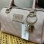Guess Handbag with Small Shoulder Strap Tyren SG796605 New collection!! Guess ทรงหมอน ขนาดเล็ก ลายซิกเนเจอร์แบรนด์ ทรงหมอนยอดฮิต มีให้เลือก 5 สี สีสวยคลาสสิก เข้ากับง่ายกับทุกชุด ปิด/เปิด ด้วยซิป ภายในโล่งกว้าง แยกเป็นสัดส่วนใช้งาน ซับในตราแบรนด์ ใส่กระเป