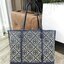 OUTLET 】TORY BURCH FACTORY MONOGRAM JACQUARD LARGE TOTE BAG (L) กระเป๋าถือหรือสะพายดีไซน์ยอดนิยมจาก TORY BURCH FACTORY OUTLET วัสดุ Woven Jacquard & Leather ทอลาย Jacquard Singnature แบรนด์รอบใบปราณีตสวยอยู่ทรงเป็นเอกลักษณ์ ใบใหญ่กำลังดี กว้างและจุได้เยอะ