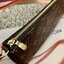 น้องน่ารักน่าใช้มากๆค่ะ LOUIS VUITTON POCHETTE ((Premium Gift Lv)) กระเป๋าหิ้ว//คล้องไหล่//สะพายข้าง//หรือถือแบบคลัท ชิลๆได้เลยค่า หนังแกะแท้นิ่มสวย เปิดปิดกระเป๋าแบบซิป ภายในสามารถใส่กระเป๋าเงินใบกลางได้; มือถือได้;พาสปอร์ตได้;ของจำเป็นจุกจิกสาวๆได้เยอะเ