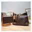 LV CARRYALL PM รุ่นลิมิเต็ดที่สาวๆตามหา กระเป๋าสะพายไหล่ทรงสวย ดีไซน์เรียบง่ายคลาสสิค หรู ดูผู้ดี รูปทรงใช้งานง่าย มาพร้อมใบลูก ไว้เก็บของจุกจิก วัสดุหนังแคนวาส ปากกระเป๋ามีสายหนังผูกกันของหล่นได้และยังมีกระดุมแม่เหล็กอีกด้วย สายสะพายถอดปรับได้ ภายในโล่งก