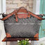 LONGCHAMP BOXFORD TRAVEL BAG L กระเป๋าเดินทางขนาดใหญ่ มาพร้อมสายสะพายที่สามารถถอดได้ ให้คุณเลือกสะพายไหล่หรือถือได้ มีซิปรูดเปิดปิดกระเป๋าที่ให้คุณมั่นใจได้ว่าคุณจัดเก็บไอเท็มของคุณได้อย่างมิดชิด บ็อคฟอร์ด (BOXFORD) สะท้อนความเป็นเอกลักษณ์ของแบรนด์ที่เปี่