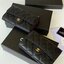 หนังแท้ CHANEL WALLET รุ่นยอดนิยมไอเท็มฮิตวัสดุหนังคาเวียร์สวยคลาสสิคเปิดปิดด้วยฝาปิดกระดุมด้านหน้ามีโลโก้แบรนด์อะไหล่ทอง/เงินสวยหรู ภายในสีแดงเบอกันดี้ มีช่องซิปด้านในเรียกว่าใบเดียวจบ เป็นใบยอดนิยมของสาวๆ เลยค่าา พร้อมส่งที่ไทยไม่ต้องรอพรีฯ สาวก Chanel 