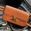 VIP 】CELINE TRIOMPHE SHOULDER BAG IN TRIOMPHE อีกหนึ่งผลงานการออกแบบของ Hedi Slimane ที่ได้ดึงเอาเอกลักษณ์ต่าง ๆ ของ CELINE ออกมาและทำการตีความหมายใหม่จนได้กระเป๋าเรียบหรูและดูทันสมัย ให้คุณเลือกสะพายในชีวิตประจำวันเข้ากับการแต่งตัวสบาย ๆ หรือจะสะพายออกงา