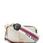 Marc Jacobs Snapshot Bag กระเป๋าแบรนด์ดังจากสัญชาติอเมริกัน นับได้ว่ารุ่นนี้เป็นรุ่นทรงฮิตเลยทีเดียว โดยด้านหน้ากระเป๋าจะเป็นโลโก้แบบโลหะที่เป็นสัญลักษณ์ของแบรนด์นี้ มาพร้อมสายสะพายที่จะสะพายยังไงก็ดูโดดเด่น เพราะขนาดใหญ่ที่สกรีนตัวอักษรโลโก้ ในรูปแบบต่าง