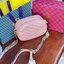 Tory Burch KIRA CHEVRON SMALL CAMERA BAG สาว ๆ ลุคคุณหนูไม่ควรพลาด Collection นี้เลยนะคะ เพราะ Kira Chevron เป็นรุ่นที่ตอบโจทย์และครองใจสาว ๆ ได้อย่างแท้จริง