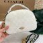 COACH SERENA SATCHEL CROSSBODY BAG กระเป๋าทรงโดมเล็ก น่ารัก แต่ใส่ของได้จุเลยทีเดียว!! มี2ช่องซิปหลัก ช่องค่อนข้างกว้าง สามารถใส่กระเป๋าเงินใบกลางได้;ของจำเป็นอื่นๆได้ครบเลยค่ะ มีช่องเล็กให้ใส่ของจุกจิก ด้านหลังมีช่องเล็กให้อีกช่องค่ะ พร้อมสายยาวถอดออกได้