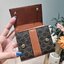 Celine small trifold wallet กระเป๋าสตางค์ดีไซน์สุดคลาสสิค วินเทจ เรียบง่ายแต่หรูหรา และยังมาพร้อมกับสายโซ่ สำหรับคล้องสะพายข้าง สะพายไหล่ได้ เริ่ดเว่อร์!