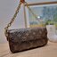 LV IVY WALLET ON CHAIN กระเป๋าสะพายกึ่งกระเป๋าสตางค์ รุ่นยอดนิยม สุดคุ้มด้วยลูกเล่นที่หลากหลาย สายสะพาย 2 เส้น สะพายไหล่และสะพายข้าง