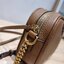 TORY BURCH MCGRAW CAMERA BAG ใหม่จากคอลเลคชั่นสุดคลาสสิค กับกระเป๋าสะพายข้าง ทรงกล่องไซส์กะทัดรัด น้ำหนักเบา ใช้งานง่ายด้วยซิปรูดเปิดปิด แมทช์ได้กับทุกสไตล์การแต่งตัว