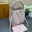 ORI หนังแท้ | LV NeoNoe MM Bucket bag Monogram Flower กระเป๋าสะพายทรงบัคเก็ต ลาย Monogram Flower โดดเด่นเพิ่มสไตล์ มีเสน่ห์ชวนหลงใหล