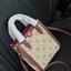 Tory burch t monogram jacquard mini tote ลวดลายT monogram ด้วยโลโก้สุดไอคอนนิคของแบรนด์ โดดเด่นด้วยกราฟฟิคและดีไซน์ ออกมาในหลายรูปแบบหลายคอลเลคชั่น แต่ละคอลเลคชั่นสวยหรูไม่แพ้กัน ทรงมินิโท้ท ขนาดกำลังดี ใช้งานง่าย ก็เป็นอีกหนึ่งรุ่นที่ทันยุคทันสมัยที่สาวๆ