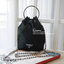 New Arrival จากแบรนด์ Prada งานพรีเมี่ยมกิ้ฟท์จากเคาเตอร์แบรนด์ต่างประเทศ กับทรงยอดฮิต ทรงจีบ มาพร้อมสายสองแบบ สายโซ่เงินยาว(ถอดออกได้) และห่วงคล้องมือ(พับลงได้ ถอดไม่ได้) ดูดีมากค่ะ วัสดุทำจากผ้าไนล่อนกันน้ำ 100% อะไหล่เงินทั้งใบ ปั้มแบรนด์ลงอะไหล่ ภายใน