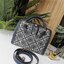 TORY BURCH FACTORY MONOGRAM JACQUARD BOSTON BAG กระเป๋าถือหรือสะพายรุ่นใหม่ล่าสุดจาก TORY BURCH FACTORY วัสดุ Woven Jacquard & Leather ในลาย Jacquard คงเอกลักษณ์แบรนด์สวยอยู่ทรงดีไซน์โดดเด่นทรง Boston เปิดปิดด้วยซิปคู่สะดวกใช้ขนาดกำลังดีใส่กระเป๋าสตางค์ยา