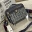 TORY BURCH T MONOGRAM JACQUARD CAMERA BAG การออกแบบที่เรียบง่าย แต่ยังคงความหรูหราเอาไว้ โดดเด่นด้วยลวดลาย T Monogram