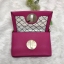 Kate Spade New York Crossbody Bag กระเป๋าสะพาย crossbody size mini กำลังน่ารัก วัสดุหนังลาย saffiano น้ำหนักเบา ด้านหน้ามี logo brand เปิดเปิดกระเป๋าแบบหมุนล็อค ภายในโล่งใส่มือถือได้ทุกรุ่น ใส่กระเป๋าสตางค์ใบสั้น, มือถือได้ทุกรุ่น ภายในมี 1 ช่องเล็ก ใส่มื