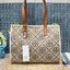 Tory Burch Small T Monogram Tote / TORY BURCH Shopper Tote Bag 32cm ใบใหญ่ กระเป๋าทรงโท้ท รุ่นใหม่ Square Tote ตกแต่งขอบด้วยหนังหรู มาพร้อมช่องเก็บของที่จุของได้มากมาย และสายจับกระเป๋าที่สามารถสะพายขึ้นไหล่ เหมาะสำหรับการใช้งานหลากหลายรูปแบบ รังสรรค์ลงบนก