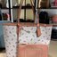 ลายหายากแล้วนะคะ🌈 COACH REVERSIBLE CITY TOTE RAINBOW PRINT ((F72720)) กลับมาอีกครั้ง! กระเป๋าทรงTote หนังแท้ กลับด้านได้ใช้ได้2ด้านค่ะ//ด้านนึงสีครีมลายรุ้ง//อีกด้านสีโอรส สวยงามค่ะ