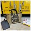 Dior Toujours Tote Bag Graffiti Printed กระเป๋าทรงโท้ทรุ่นใหม่สุดฮิต พร้อมใบเล็ก ดีไซน์ใหม่ล่าสุด ที่มีทั้งความละมุนและหรูหราในตัว ใช้งานง่าย ด้านในกระเป๋ากว้างมาก จุของได้สบายๆ