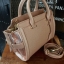 Charles&keith Structured Trapeze Detail Bag สำหรับคอลเลคชั่นใหม่ 2018 เพิ่มสีสวยๆโดนใจให้คุณได้เลือก ตัวกระเป๋าวัสดุหนัง PU อยู่ทรงน่าใช้ ภายในช่องใหญ่จุของได้เยอะม๊วกกก ช่องซิปเล็กด้านใน และช่องเก็บของจุกจิก เปิด-ปิดด้วยซิปรูดลื่นใช้งานคล่องตัว สายสะพายถ