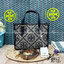 Tory Burch Mini T Monogram Square Tote / TORY BURCH Shopper Tote Bag 19cm ใบเล็ก กระเป๋าทรงโท้ท รุ่นใหม่ Square Tote ตกแต่งขอบด้วยหนังหรู มาพร้อมช่องเก็บของที่จุของได้มากมาย และสายจับกระเป๋าที่สามารถสะพายขึ้นไหล่ เหมาะสำหรับการใช้งานหลากหลายรูปแบบ รังสรรค