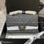 CHANEL Classic Medium Flap Bag กระเป๋าสะพายคลาสสิกรุ่นยอดนิยมตลอดกาล ดีไซน์เรียบหรูหราขับผิว งานหนังแท้สวยมาก มีอะไหล่เงินและทอง สุดยอดเดอะเบสท์ไอเท็ม