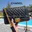 Chanel Boy 10" พร้อมส่งที่ไทย รุ่นสุดฮอต อะไหล่สีทองสุดหรู วัสดุหนังลายคาร์เวีย ทรงคลาสสิคที่สาวๆห้ามพลาด!! ในราคาสุดคุ้ม เปิด-ปิดกระเป๋าด้วยตัวล็อค ภายในโล่งกว้าง ไซส์ใหญ่ใส่ของได้เยอะ มีช่องแยกในกระเป๋า มาพร้อมสายสะพายโซ่สลับหนังรองบ่า (ถอดได้-ปรับ