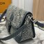 LV Diane Monogram Denim Bag กระเป๋าสะพายมัลติฟังก์ชั่นเดนิมสไตล์วินเทจ ปั้มนูนโลโก้ลายโมโนแกรม ดีไซน์ใหม่ ออกมาได้น่ารักน่าใช้มากๆ สียีนส์ซีดสวยมีเสน่ห์ มีสายมาให้ถึง 2 แบบ สายหนังคล้องไหล่ได้ และสายสปอร์ตครอสบอดี้ได้ ปรับเปลี่ยนใช้ตามลุคแต่ละวันได้เลย