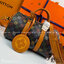 ORI หนังแท้ | LV Keepall Bandoulière 25 Bag กระเป๋าทรงหมอนซิตี้ ดีไซน์ใหม่จาก LV Vers Damier Ebene โดดเด่นที่ลายช่องสี่เหลี่ยมดุจระบายสีด้วยมือพิมพ์ลงบนลายตารางหมากรุก แต่งดีเทลหรูหราผสานอดีตเข้ากับปัจจุบันได้อย่างมีสไตล์