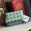 Baobao Issey Miyake Prism Kangaroo crossbody bag กระเป๋าสะพาย Crossbody รูปทรงสี่เหลี่ยมผืนผ้า ไซส์กำลังพอดี เห็นแบบนี้บอกเลยว่าใส่ของสำคัญได้แบบครบถ้วน ไม่ว่าจะเป็นโทรศัพท์ กระเป๋าตังค์ หรือพาวเวอร์แบงค์ จัดเป็นอีกหนึ่งรุ่นที่น่ารัก สายสะพายปรับได้ตามควา