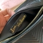 Victoria’s Secret Quileted Tote Bag กระเป๋าถือหรือสะพายลายหนังแกะสังเคราะห์อยู่ทรงสวย ดีไซน์ลายริ้วเป็นตัววี ด้านหน้าประดับด้วยโลโก้อะไหล่ทอง เปิดปิดด้วยซิปเดียว ภายในมีช่องโล่งและช่องเล็กไว้แบ่งเก็บของ ใส่หนังสือ เอกสาร A4 Notebook ipad กระเป๋าสตางค์ ของ