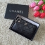 รุ่นที่ใครหลายคนรอคอย ❤️💚 CHANE VIP GIFT PURSE BAG กระเป๋าคล้องมือทรงมินิ จากงาน VIP GIFT แบรนด์ดังอย่าง CHANEL วัสดุหนัง PREMIUM PU สุดหรูเปิดปิดด้วยที่จับซิป LOGO อะไหล่เงิน ประดับโลโก้ ด้านในมีช่องใส่บัตรได้อีก3ช่อง มาพร้อมที่ใส่พวงกุญแจ