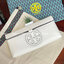 Tory burch Miller Metal clutch กระเป๋าคลัทช์ดีไซน์เรียบหรูออกแบบมาได้อย่างลงตัว ด้วยรูปทรงที่สวยงามและทันสมัย จากแบรนด์ Tory Burch ขนาดกำลังดี สามารถใส่กระเป๋าสตางค์หรือเครื่องสำอางค์ได้ตามขนาดกระเป๋า ในเรื่องของดีไซน์และLogo DoubleT เฉดเดียวกับสีของกระเป