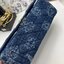 หนังแท้ Large Dior Caro Bag Blue Dior Flowers Cannage Denim กระเป๋าสะพายทรงกล่องเปิดหน้า งานหนังแท้และเดนิมแจ็กการ์ดอย่างดี แต่งอะไหล่CD ด้านหน้า มาพร้อมสายสะพายหนังสลับโซ่อะไหล่ทองหรูหรา สามารถปรับระดับได้ ถอดออกได้ ภายในโล่งกว้างจุของได้เยอะ ภาพสินค้าถ่