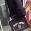 Kipling Kirsty Small Handbag (KI6275) กระเป๋าถือหรือสะพายทรงcrossbody จากคอลเลคชั่นใหม่ล่าสุด ที่เน้นฟังก์ชั่นแบบไม่ซับซ้อน สีสันเรัยบง่ายเข้าได้กับสีเสื้อผ้าได้ดี สามารถใส่ของที่จำเป็นสำหรับผู้หญิงได้แทบทุกอย่างไม่ว่าจะเป็น มือถือ กระเป๋าสตางค์หรือเครื่อ