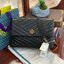 ของแท้ 💯% Tory Burch Kira Chevron Quilted Convertible Leather Crossbody Bag เป็นกระเป๋าที่ใช้ในการออกงานสำคัญหรือวันที่มีปาร์ตี้สังสรรค์ คุณควรเลือกใช้กระเป๋าที่มีดีไซน์สะดุดตา