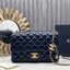 ORI หนังแท้ | Chanel Classic Flap Bag กระเป๋าสะพายรุ่นคลาสสิก สายประดับโลโก้สวยหรูอะไหล่สีทองสวยงาม