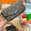 LV ✈️สะพายได้ทั่วโลกคะ! LV M80091 Louis Vuitton Felicie Strap มาพร้อมส่งค่ะ! ไม่ผิดหวังกับ LV รุ่นนี้ กระเป๋าวะพายแบบครอสบอดี้ร์หรือถอดสายสะพายถือแบบคลัทออกงานได้เลย หนังแกะแท้อย่างดี ขนาดพอเหมาะกับลำตัว ภายในสามารถใส่พาสปอร์ตได้;กระเป๋าเงินใบสั้นไ