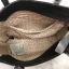 GUESS BALDWINPARK MINI CROSSBODY BAG พร้อมส่ง กระเป๋าถือหรือสะพาย วัสดุหนังแก้วอย่างดี หนังนิ่ม น้ำหนักเบา ตัวกระเป๋าลาย G ทั้งใบสวยมากค่ะ เปิดปิดกระเป๋าแบบซิป ภายในโล่ง ใส่ ipad mini ได้ มีช่องเล็กให้ใส่ของจุกจิก ซับในเป็นผ้าลายแบรนด์ สายสะพายถอดออกไม่ได
