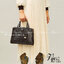 Tory Burch Walker Embossed Small Satchel Collection นี้เหมาะสำหรับผู้หญิงที่มีความสุขุมและเป็นผู้ใหญ่ เพราะดีไซน์ของกระเป๋าหนังรุ่นนี้ได้ผลิตออกมาโดยเน้นความเรียบง่าย เป็นทางการและดูแพง