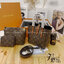 LV MINI TOTE BAG box set 5 in 1 จัดเลยค่า ชุดกระเป๋าเซ็ท4ใบ จัดเป็นพร้อมกล่องผ้าพันสวยหรูให้เป็นของขวัญคนรับถูกใจแน่นอนจ้า ทรงสวยใช้งานง่าย มีราคาดีมากค่า ขนาดกำลังดีเลยค่า ถือก็หรู สะพายก็เริสค่า box set ชวนสะสม