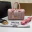 M.C.M ESSENTIAL BOSTON BAG IN VISETOS Small 23 Handbag มาพร้อมสายสปอร์ต กระเป๋าถือ/สะพายข้าง ทรงหมอน สวยโดดเด่น ทรงสวยยอดนิยม มาพร้อมพวงหนังห้อย และสายรัดเก็บหูจับ วัสดุหนังแคนวาสคุณภาพดี เปิด-ปิดด้วยซิป ภายในโล่งกว้าง ใส่ของได้เยอะ กระเป๋าสตางค์ โทรศัพท์