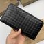 หนังแท้ BOTTEGA VENETA LONG WALLET ZIP AROUND / BV Wallet / BV Long Wallet พร้อมส่งที่ไทย กระเป๋าสตางค์ใบยาวซิปรอบ งานหนังแท้ทั้งใบ รุ่นตามหา เป็นรุ่นยอดนิยม ใช้ได้ทั้งหญิงชาย คลาสสิกหยิบมาใช้งานได้บ่อยที่สุด ใช้ทนทานได้นานภาพสินค้าถ่ายจากงานขายจริง ใช้งา