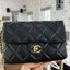 CHANEL flap bag with chain and pearl logo / CHANEL BAG VIP วัสดุหนังแกะสังเคราะห์นุ่ม ลื่น มันเงา อะไหล่ทองหรูหรา