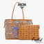 M.C.M REVERSIBLE LIZ SHOPPER IN VISETOS ความจุใจมาพร้อมเสิร์ฟให้ถึงบ้าน แถมไม่พอ!! ยังมีใบลูกไปให้อีก สะพายแยกได้เก๋ๆด้วย!! ใครที่มองหากระเป๋าทรงโท้ทจุๆ ต้องใบนี้เลย!! กระเป๋าสะพายไหล่ ดีไซน์ทรงสวยน่าใช้ โดดเด่นกว่าใคร ไม่ซ้ำ สำคัญคือ ใช้ได้ 2 ด้าน กลับใช