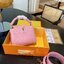 LV capucines top handle กระเป๋าถือสุดหรู ดีไซน์ทรงคลาสสิค อะไหล่สีทองปั้มทุกจุด มาพร้อมสายสะพายยาวงานจริงสวยทุกมุมเป๊ะปังมากค่ะ งานมาพร้อมหูจับในตัว ที่สุดของความสวยในราคาเบาๆ ด้วยรูปทรงวินเทจและวัสดุหนังลูกวัวสังเคราะห์ สัมผัสดี ขับผิว ทำให้ไอเท็มนี้สะกด
