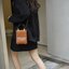 สวยหรูมาก กับ FENDI MINI SUNSHINE SHOPPER วัสดุหนังแท้ทั้งใบ ปั้มชื่อแบรนด์ด้านหน้า ที่จับเซรามิคสีสวยมีสลักแบรนด์ *ทรงมินิน่ารัก ด้านในเป็นช่องโล่งกว้าง สามารถใส่ กระเป๋าสตางค์สั้น มือถือได้ทุกรุ่น มาพร้อมสายสะพาย ถอดปรับได้ อะไหล่ปั้มแบรนด์สีทอง ปั้มโลโ