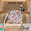 MICHAEL KORS ROUND CROSSBODY สีขาว/ดำ พร้อมส่งที่ไทย กระเป๋าสะพายMK ทรงกลม งานซิปเปิดได้กว้าง หนังพิมพ์ลายแบรนด์ มาพร้อมสายสะพายยาวครอสบอดี้ได้ค่ะ อะไหล่ทองสวยหรู งานจริงสวยน่าใช้มากค่ะ